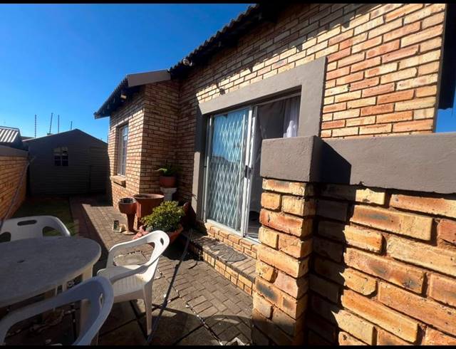 2 BEDROOM PROPERTY TO RENT IN GREENHILLS